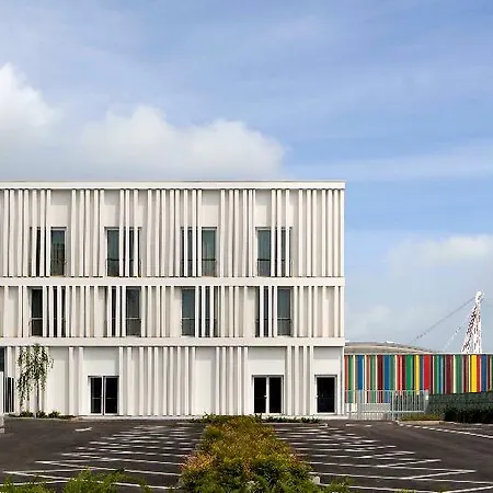 Szálloda J|hotel